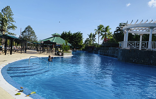 Una tarde de sol y esta piscina en Gamboa ideal para relajar