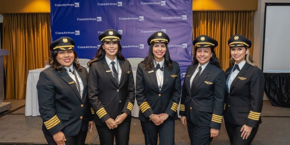 Copa Airlines asciende 31 primeros oficiales panameños a capitanes de Boeing 737NG